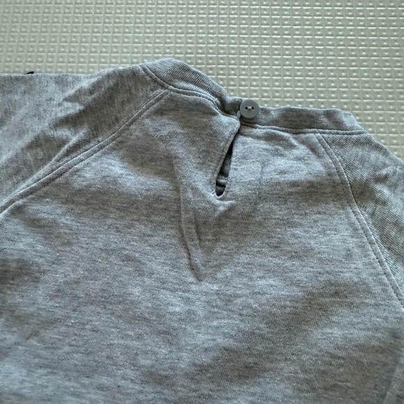 Gymboree|Baby girl long sleeve sweatshirt,heather gray with stripe hearts•12-24m - Picture 4 of 6